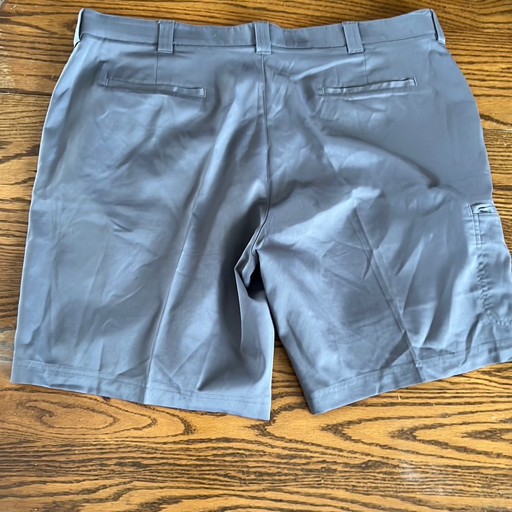 PGA TOUR
Men's Stretch Flat-Front Golf Shorts 42 waist 10 inch inseam